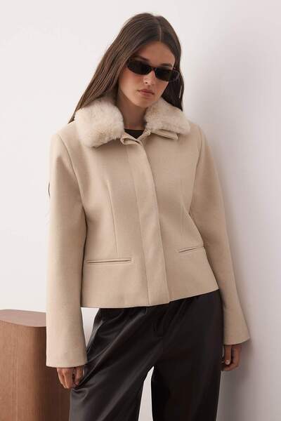 Trendyol Collection Ecru Regular Fit Collar Fur Cashmere Jacket Coat Twoaw26Mo00131