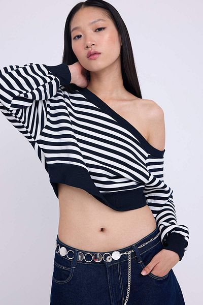 Trendyol Collection Teen Navy Blue Striped Regular Fit Inside Fleece Crop Asymmetric Collar Knitted Sweatshirt Twoaw25Sw00143