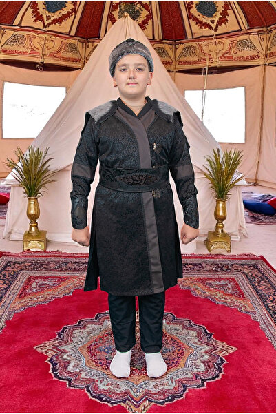 ihvan online Costum pentru băiat Ertugrul cu detaliu de blană autentică, îmbr...