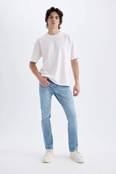DeFacto Pedro Slim Fit Dar Kalıp Normal Bel Dar Paça Jean Pantolon D4466AX24HS