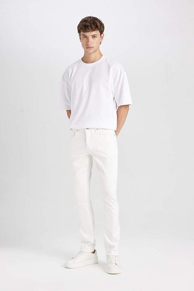 DeFacto Pedro Slim Fit Slim Fit Normale Taille Schmale Bein Weiße Jeanshose D1977AX24SM