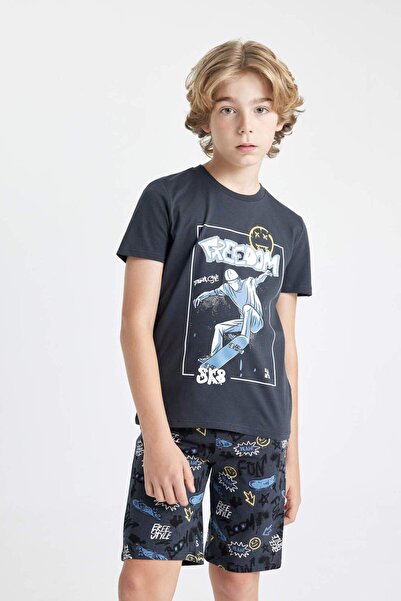 DeFacto Σετ πιτζάμες για αγόρια με εμπριμέ κοντομάνικο μπλουζάκι C7910A824SM