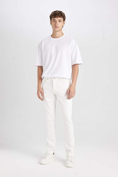 DeFacto Pedro Slim Fit Slim Fit Normale Taille Schmale Bein Weiße Jeanshose D1977AX24SM