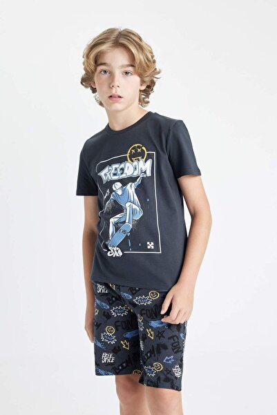 DeFacto Σετ πιτζάμες για αγόρια με εμπριμέ κοντομάνικο μπλουζάκι C7910A824SM