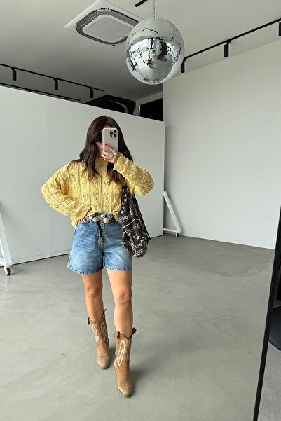 Özge Özgenç Geniş Kalıp Basic Denim Şort