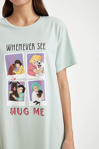 DeFacto Regular Fit Baskılı Bisiklet Yaka Kısa Kollu Gecelik-Fall in Love B8735AX24SM