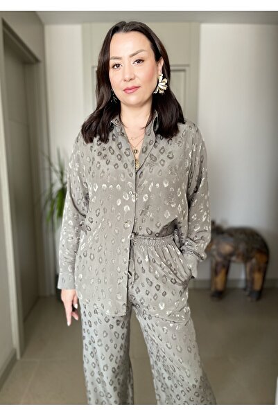 Butik Floş Saten Parlak Kumaş Leopar Desenli  Parlak Taş Detaylı Gömlek Pantolon Takım