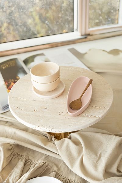 Akayev Travertine 28 cm Gold Conical Foot Presentation Stand
