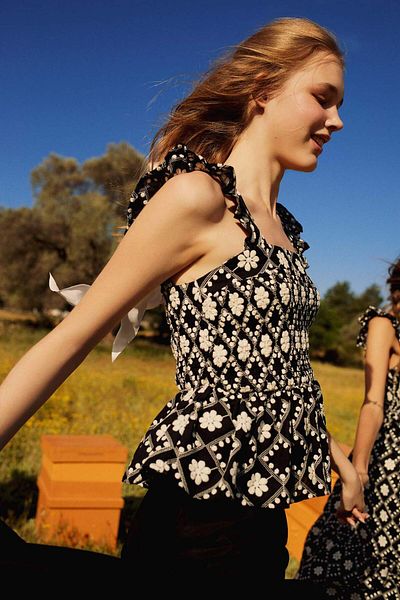 DeFacto Lug Von Siga x DeFacto - Top cu broderie cu model, guler pătrat, îmbrăcat B1224AX24SM