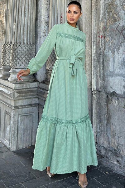 NEW LAVİVA Rochie Maxi Lotus cu brâu verde mentă și detaliu din dantelă