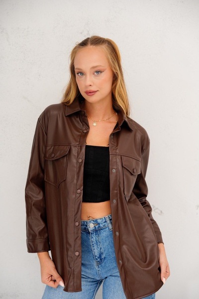 İLKCET MODA Голяма дамска риза от изкуствена кожа с два джоба