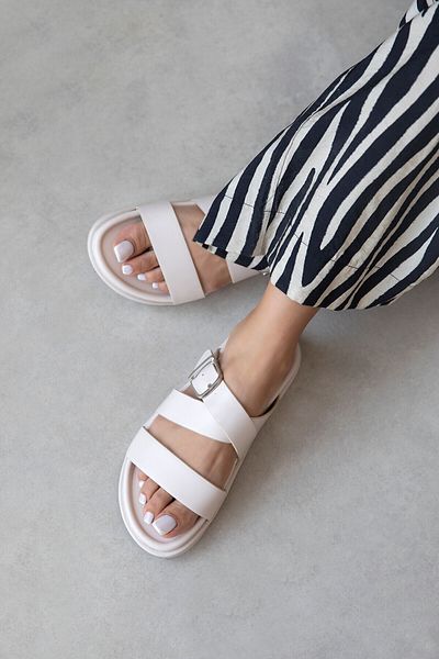STRASWANS Norkys Women's Buckle Detail Daily Comfort Slippers Beige