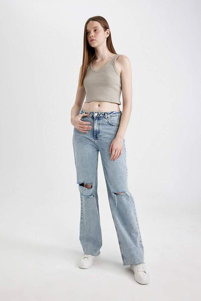 DeFacto Fitted V Neck Basic Plain Ribbed Camisole Undershirt B7028Ax24Sm
