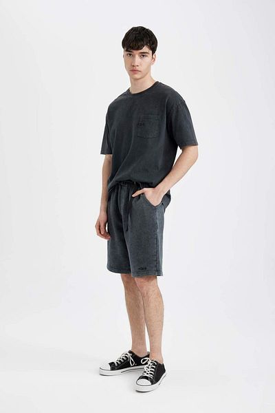 DeFacto Oversize Wide Fit Washed Faded Effect Pocketed Straight Leg Shorts B8797Ax24Sm