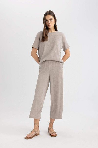 DeFacto Weites Bein, weites, lockeres Bein, normale Taille, Wickel-Capri-Hose C4329AX24SP