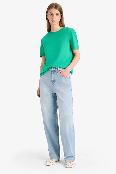 DeFacto Normale Passform, Rundhalsausschnitt, gekämmte Baumwolle, einfaches, gerades Kurzarm-T-Shirt W9584az24sm