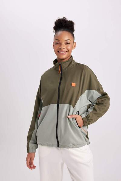 DeFacto DeFactoFit Rüzgar Geçirmez İnce Mont Dik Yaka Cepli File Astarlı Hafif B2418AX24SP