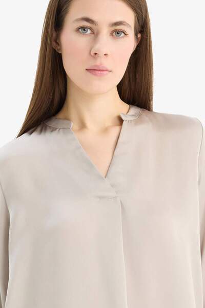 DeFacto Regular Fit V Yaka Saten Uzun Kollu Bluz C3217AX24SP