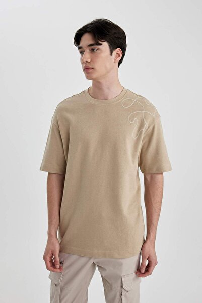 DeFacto Comfort Regular Fit Άνετη εφαρμογή Crew λαιμόκοψη με εμπριμέ κοντομάνικο μπλουζάκι B5812AX24SP