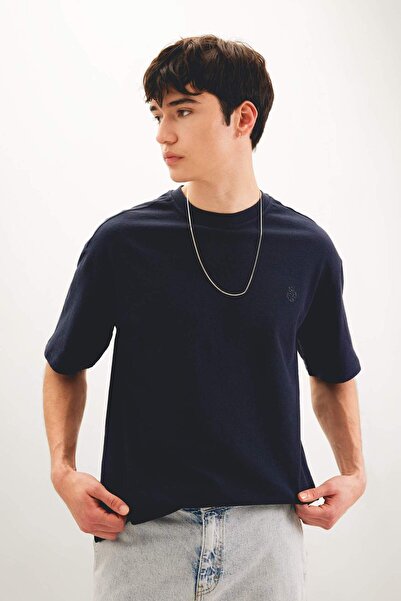 DeFacto 100% βαμβακερό Comfort Regular Fit Άνετη εφαρμογή Crew Neck εμπριμέ κοντομάνικο μπλουζάκι B5909AX24SP