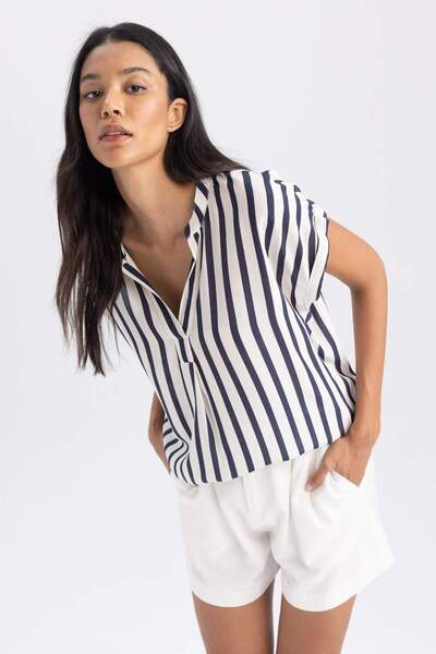 DeFacto Regular Fit Crew Neck Crinkle Fabric Short Sleeve Blouse U5300Az23Sm