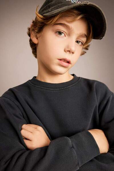 DeFacto Erkek Çocuk Bisiklet Yaka Yıkamalı Soluk Efektli Sweatshirt B7976A823CW