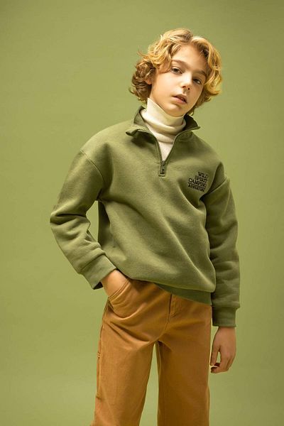 DeFacto Boy's Oversize Wide Fit Stand Collar Printed Thick Sweatshirt B1735A823Wn