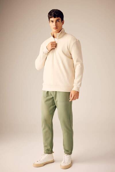 DeFacto Comfort Regular Fit Άνετη εφαρμογή με φερμουάρ Σταντ γιακά Basic μασίφ φούτερ X7405AZ23AU
