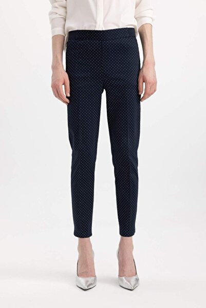 DeFacto Sigaret Saten Kumaş Pantolon Basic Düz Normal Bel Beli Lastikli Düz Paça J8741AZ23WN