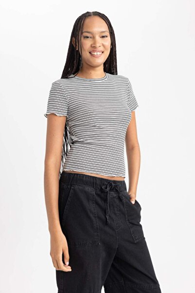 DeFacto Slim Fit Dar Kesim Bisiklet Yaka Kısa Kollu Tişört B0645AXNS