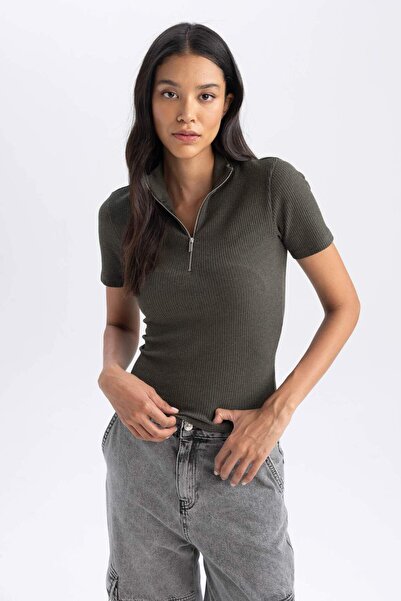 DeFacto Slim Fit Slim Fit Poloviční rolák Tričko s krátkým rukávem Y8427AZ23AU