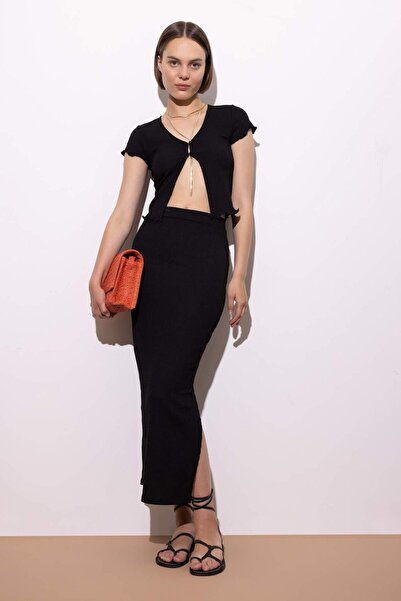 DeFacto Κοντομάνικο μπλουζάκι με λαιμόκοψη V A9277AX23SM