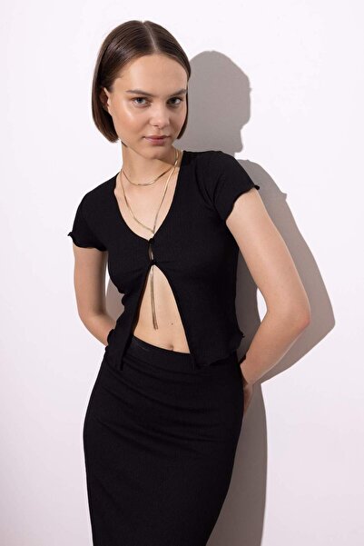 DeFacto Κοντομάνικο μπλουζάκι με λαιμόκοψη V A9277AX23SM