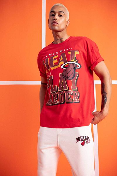 DeFacto Defactofit Nba Miami Heat Oversize Wide Fit Crew Neck Short Sleeve 100% Cotton T-Shirt A3807Ax23S
