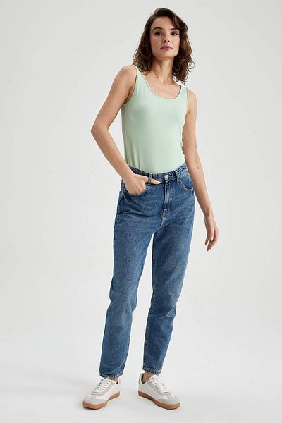 DeFacto Slim Fit Slim Fit Gât în ​​U Basic Solid Singlet I1059AZ23SM