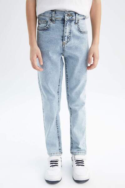 DeFacto Erkek Çocuk Slim Fit Dar Kesim Düz Paça Jean Pantolon Z1546A623SP