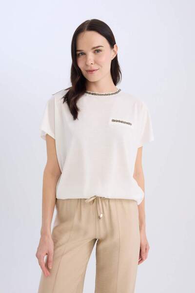 DeFacto Traditional Regular Fit Sim Detaylı Kısa Kollu Tişört K7701AZ21SP