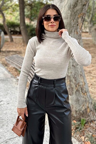 NEW LAVİVA Γυναικείος γιακάς σε μπεζ λαιμόκοψη, μακρυμάνικο, εφαρμογή που εφαρμόζει στο σώμα, ελαστικό ύφασμα, μονόχρωμο σχέδιο, πλεκτή μπλούζα