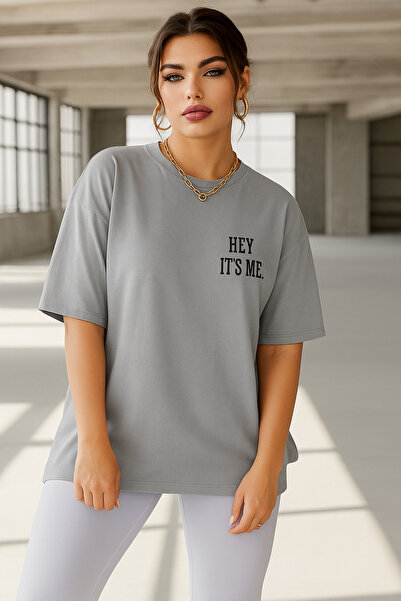 BENROMA تي شيرت مطبوع عليه Hey It's Me مقاس كبير