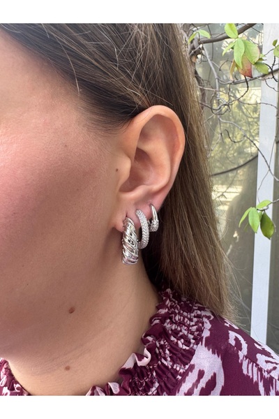 MODA 3’lü Gümüş Renk Çelik Halka Küpe Seti - Taşlı ve Kabartma Desenli