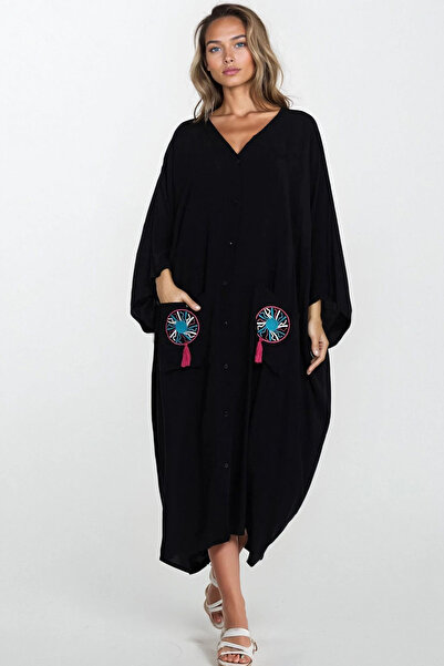 VAGGON فستان نسائي أسود بجيوب مزدوجة وأزرار مطرزة مقاس كبير Vs00327