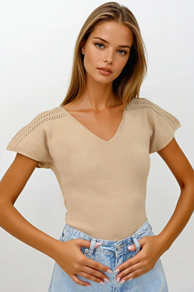VAGGON Γυναικεία Μπεζ διάτρητη μπλούζα πλεκτή με λεπτομέρεια με σχισμές Vs00264