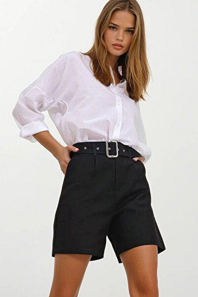 VAGGON Women's Black Double Pocketed Gabardine Shorts with Belt Prmx11501