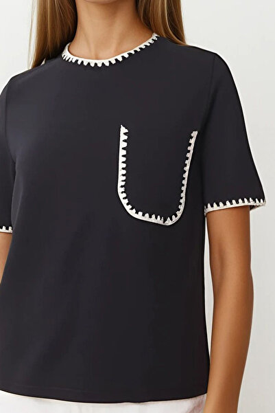 VAGGON Women's Black Embroidered Single Pocket T-Shirt Vs00164