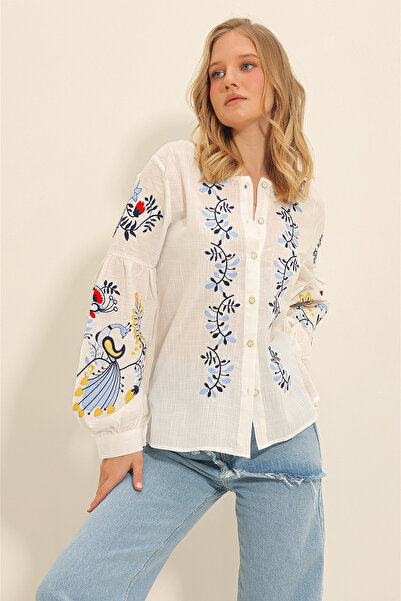 VAGGON Women's White Crew Neck Button Embroidered Balloon Sleeve Blouse Prmx11289