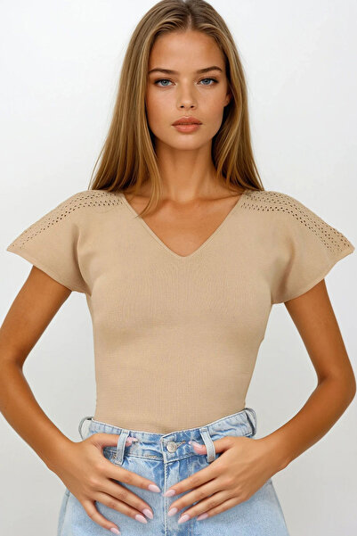 VAGGON Γυναικεία Μπεζ διάτρητη μπλούζα πλεκτή με λεπτομέρεια με σχισμές Vs00264
