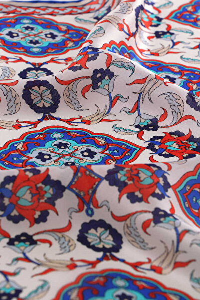 Bursa İpek Batistă de mătase albă cu model lalele - Saks Çini