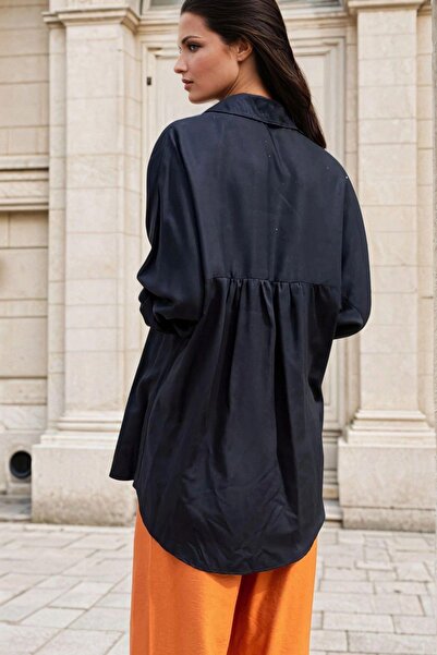 NEW LAVİVA Чорна сорочка з розкльошеним кроєм, з плісированими деталями на спині, довга сорочка