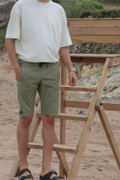 inpool Ανδρικό σορτς με κέντημα με λεπτομέρεια χακί μέσης και βερμούδες