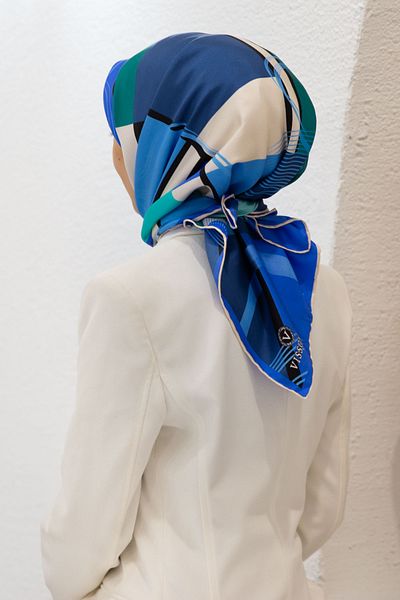 Vissona Silk Twill Geometric Pattern - Mint Green 90X90 Scarf Planting Shape: Hand Sewing